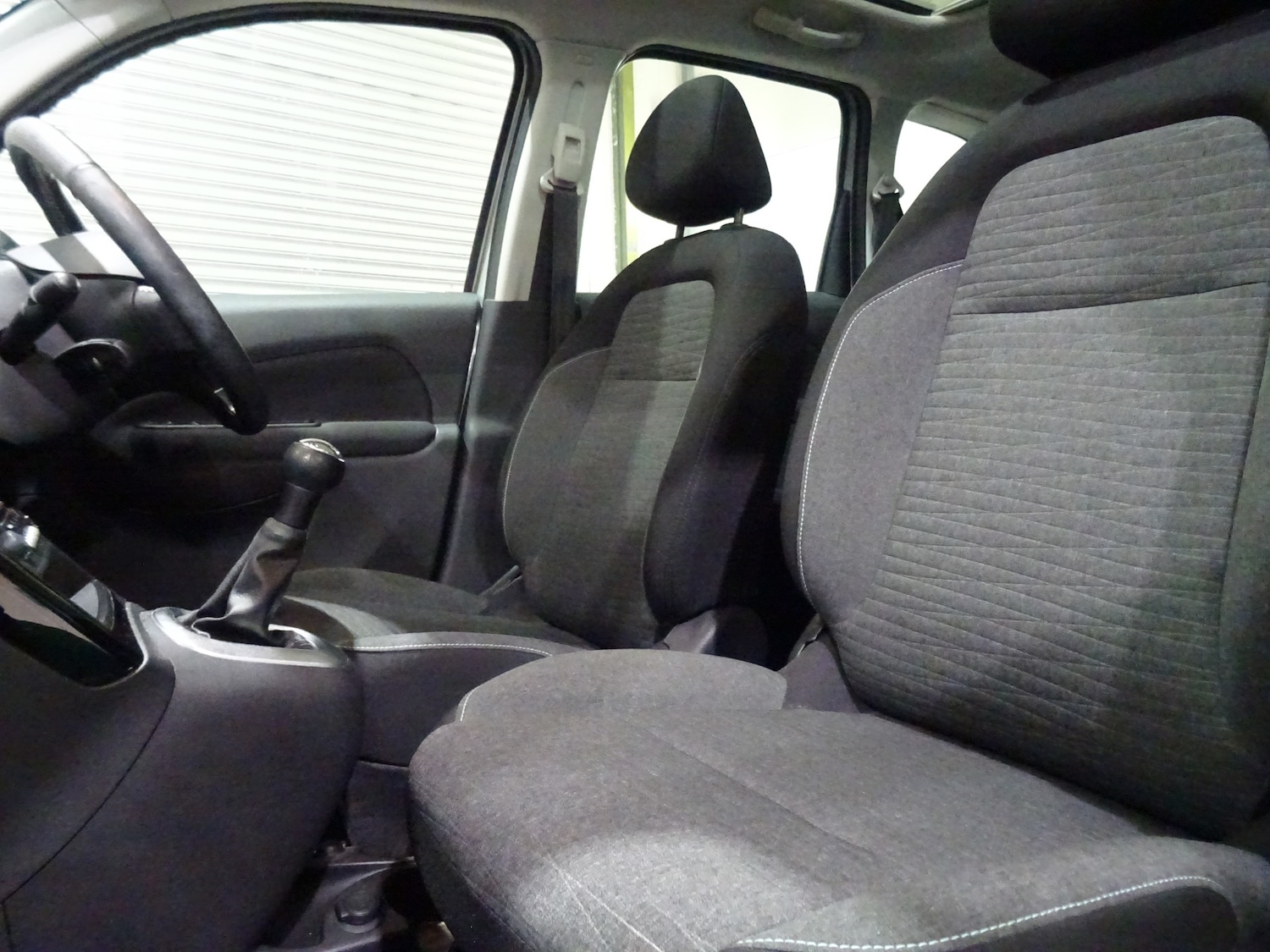 Used Citroen C3 Picasso 2017 for sale - 77298580: Photo 2