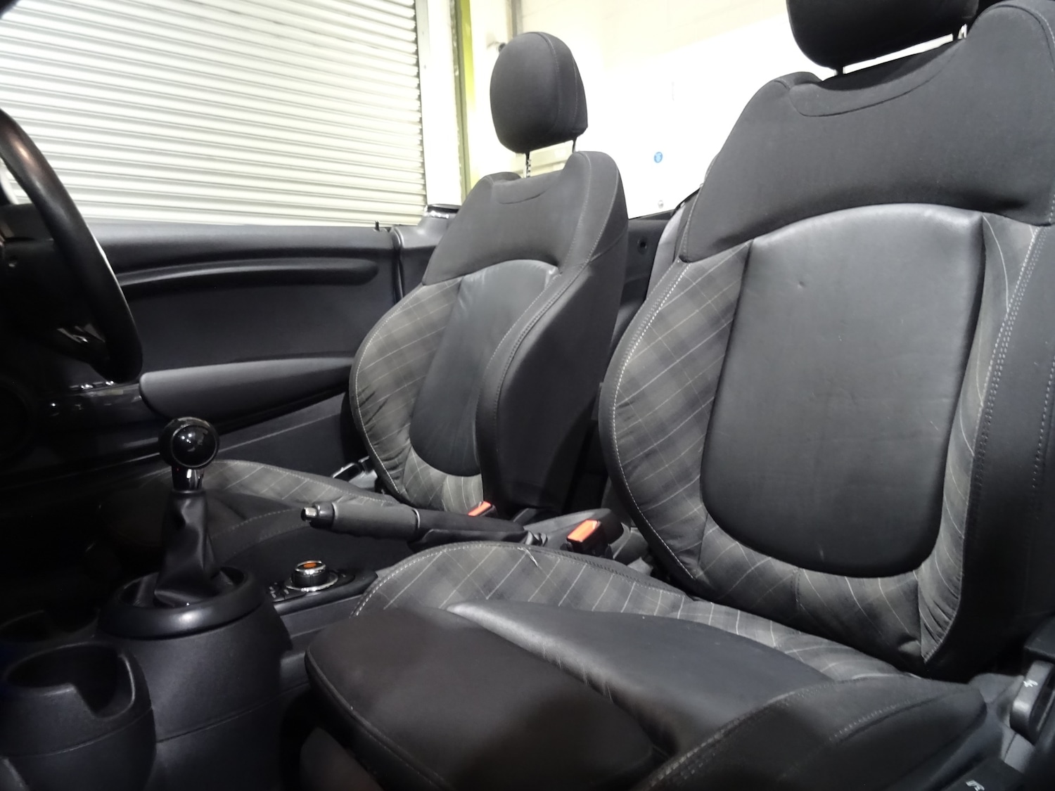 Used MINI Convertible 2018 for sale - 76565248: Photo 2