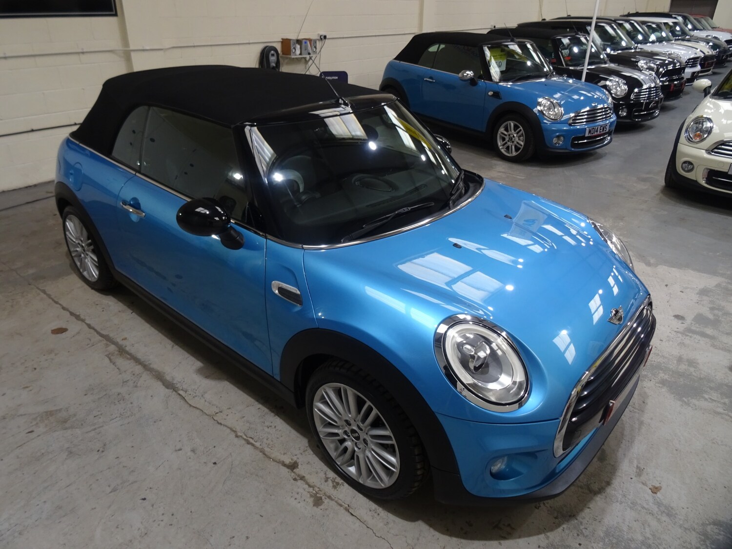Used MINI Convertible 2018 for sale - 76565248: Photo 42