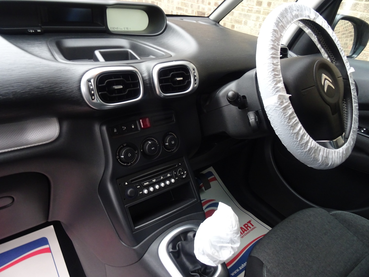 Used Citroen C3 Picasso 2017 for sale - 77225653: Photo 25