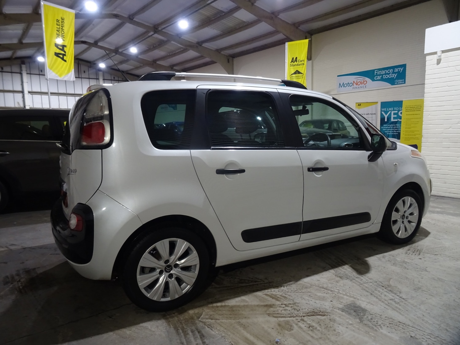 Used Citroen C3 Picasso 2017 for sale - 77225653: Photo 5