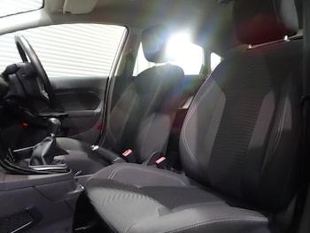 Used Ford Fiesta 2015 for sale - 77353840: Photo