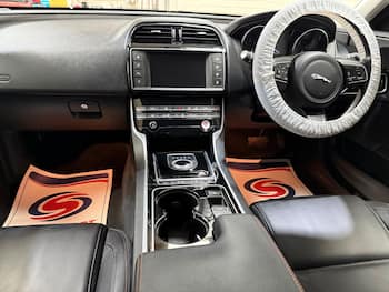 Used Jaguar XE 2016 for sale - 79596474: Photo