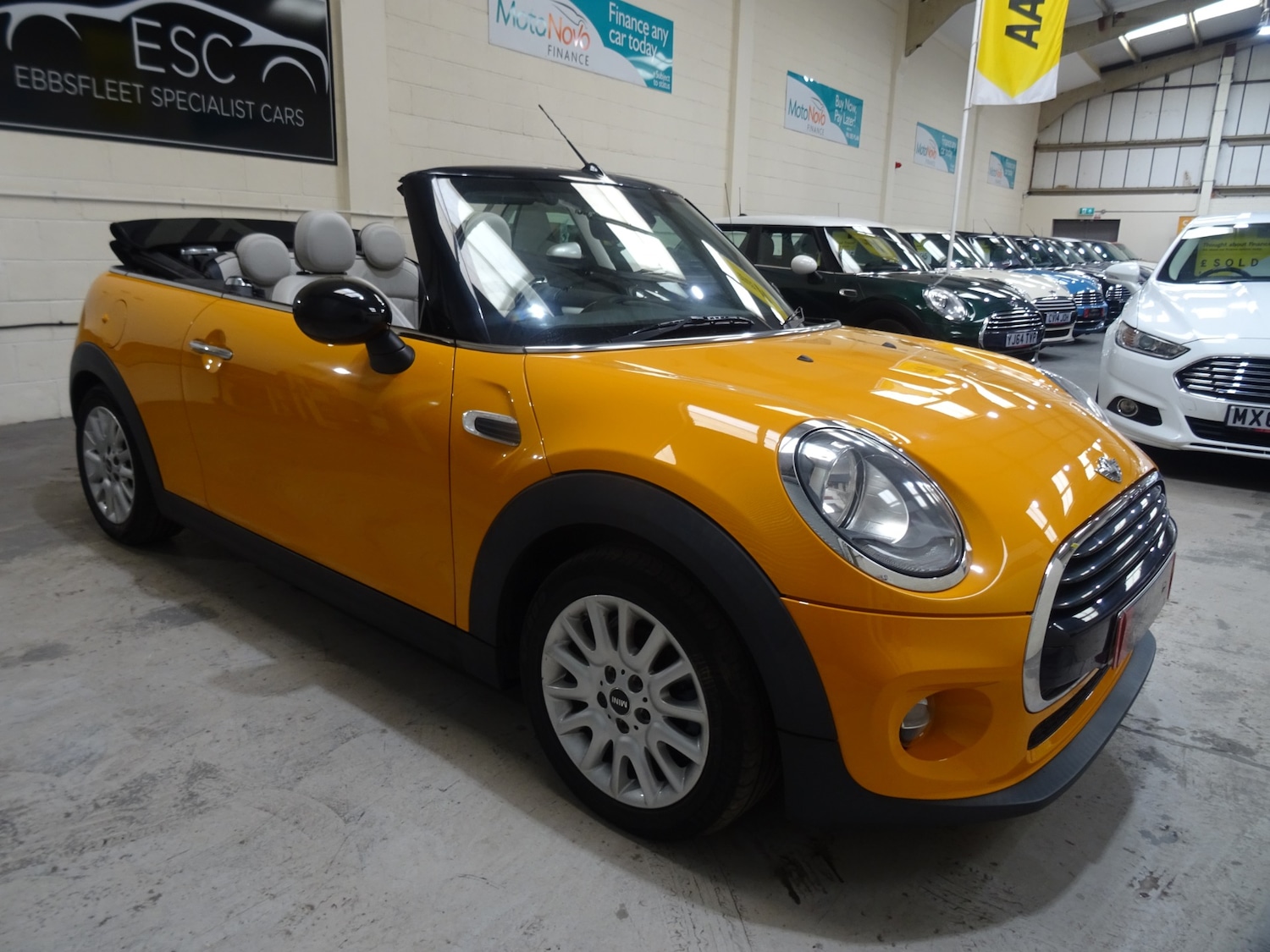 Used MINI Convertible 2016 for sale - 76182539: Photo 1