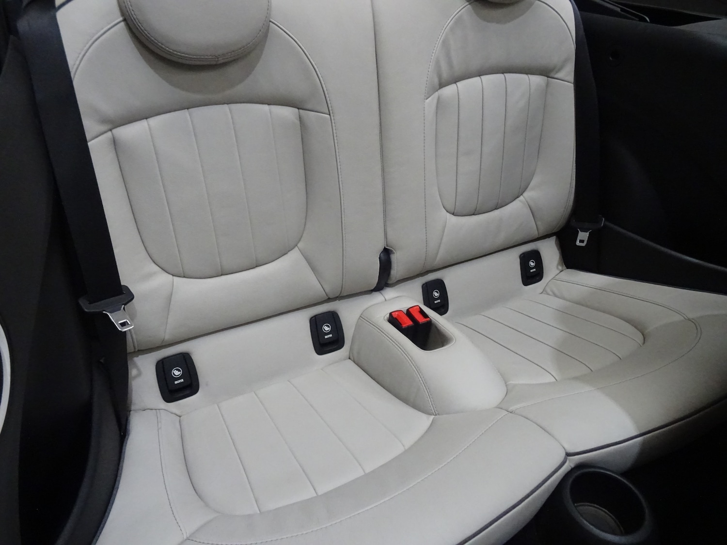 Used MINI Convertible 2016 for sale - 76182539: Photo 6