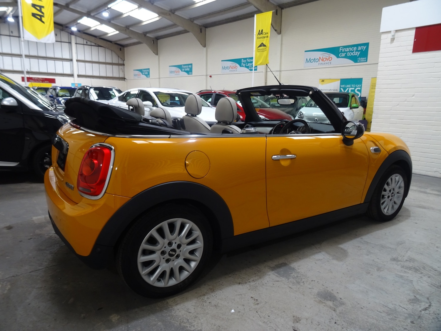 Used MINI Convertible 2016 for sale - 76182539: Photo 9
