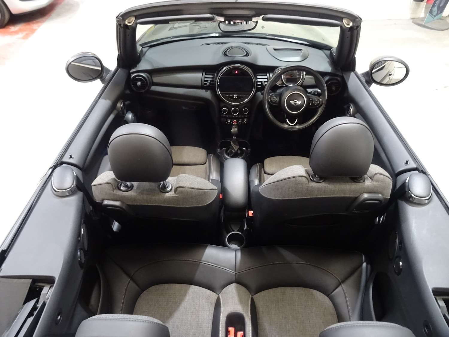 Used MINI Convertible 2017 for sale - 77729851: Photo 4