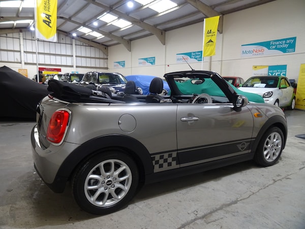 Used MINI Convertible 2017 for sale - 76332400: Photo 11