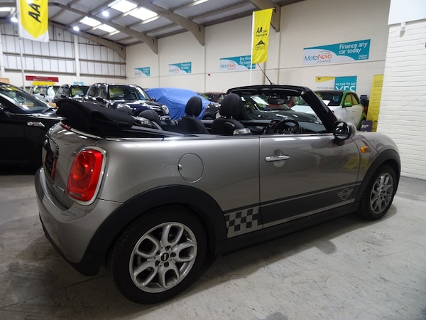 Used MINI Convertible 2017 for sale - 76332400: Photo 9