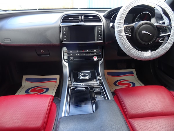 Used Jaguar XE 2018 for sale - 75535746: Photo 2