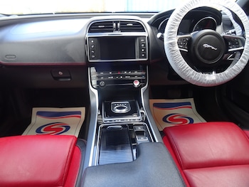Used Jaguar XE 2018 for sale - 75535746: Photo