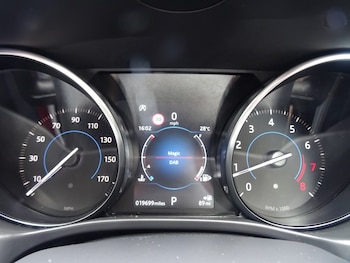Used Jaguar XE 2018 for sale - 75535746: Photo