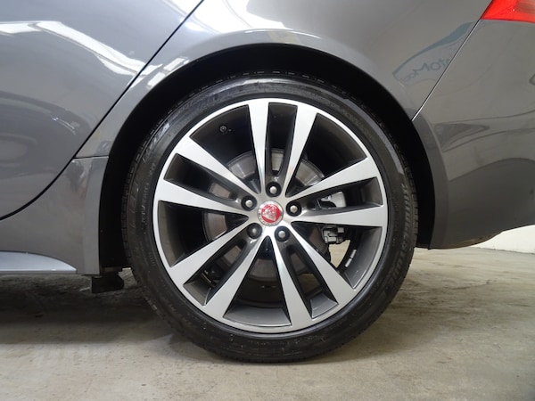 Used Jaguar XE 2018 for sale - 75535746: Photo 42