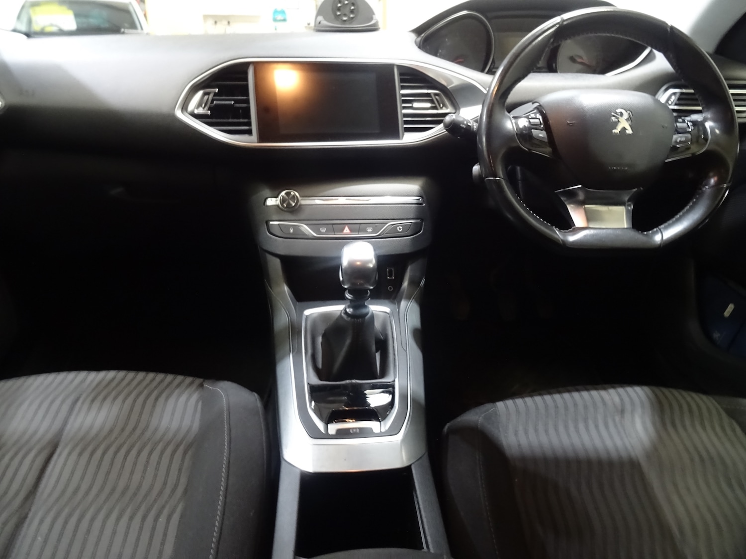 Used Peugeot 308 2015 for sale - 77819111: Photo 2