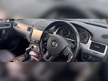 Used Volkswagen Touareg 2015 for sale - 76565402: Photo