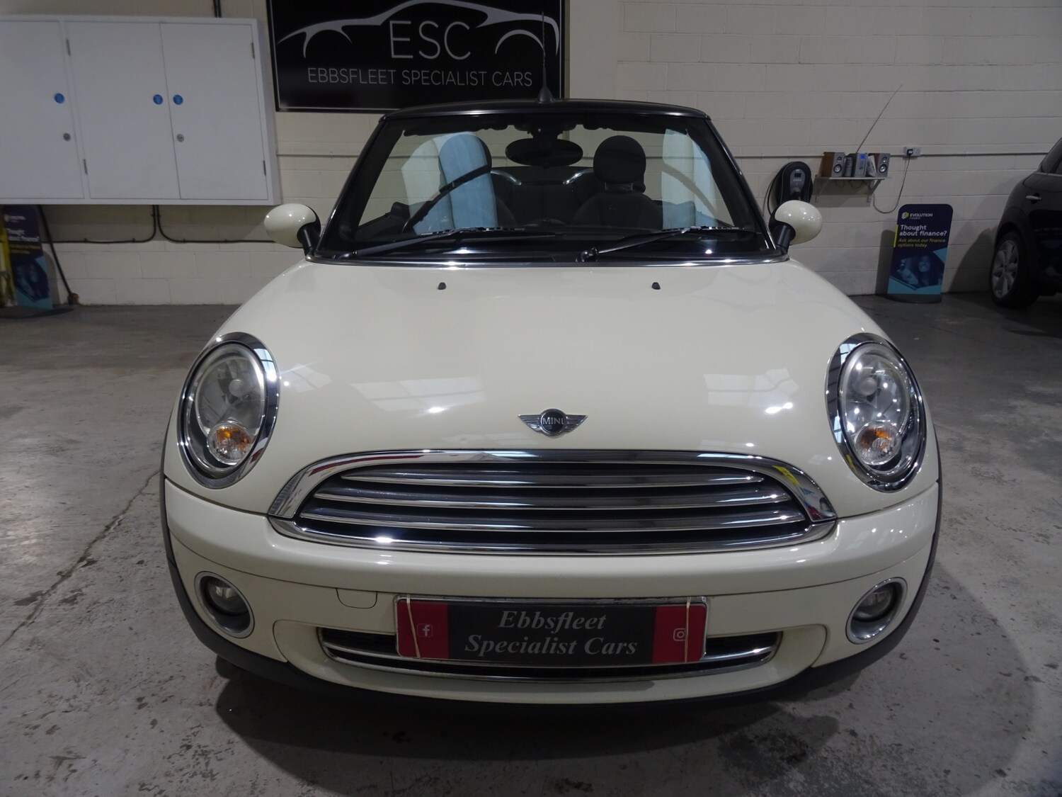 Used MINI Convertible 2010 for sale - 76374504: Photo 10