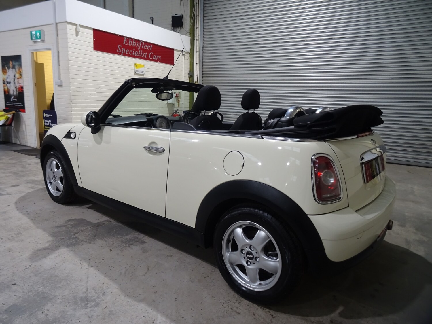 Used MINI Convertible 2010 for sale - 76374504: Photo 13