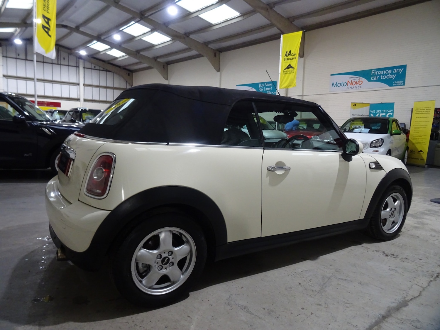 Used MINI Convertible 2010 for sale - 76374504: Photo 16