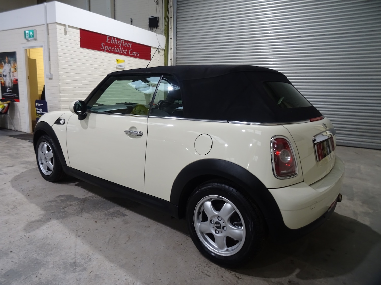 Used MINI Convertible 2010 for sale - 76374504: Photo 18