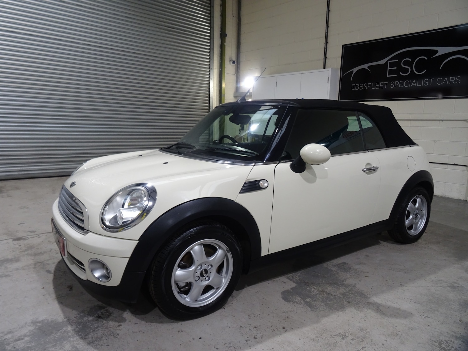 Used MINI Convertible 2010 for sale - 76374504: Photo 19