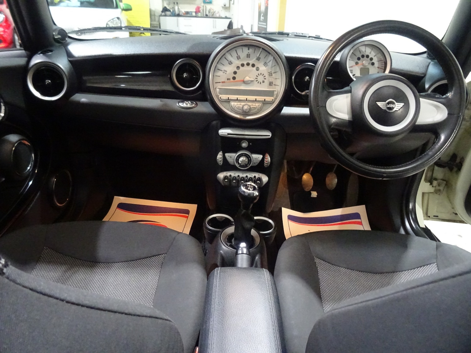 Used MINI Convertible 2010 for sale - 76374504: Photo 2