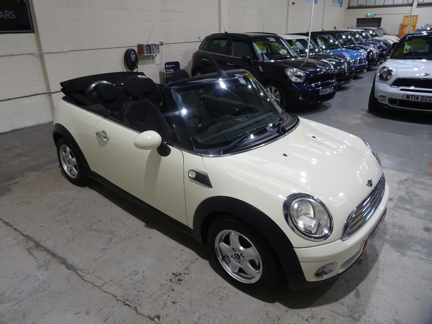 Used MINI Convertible 2010 for sale - 76374504: Photo 21