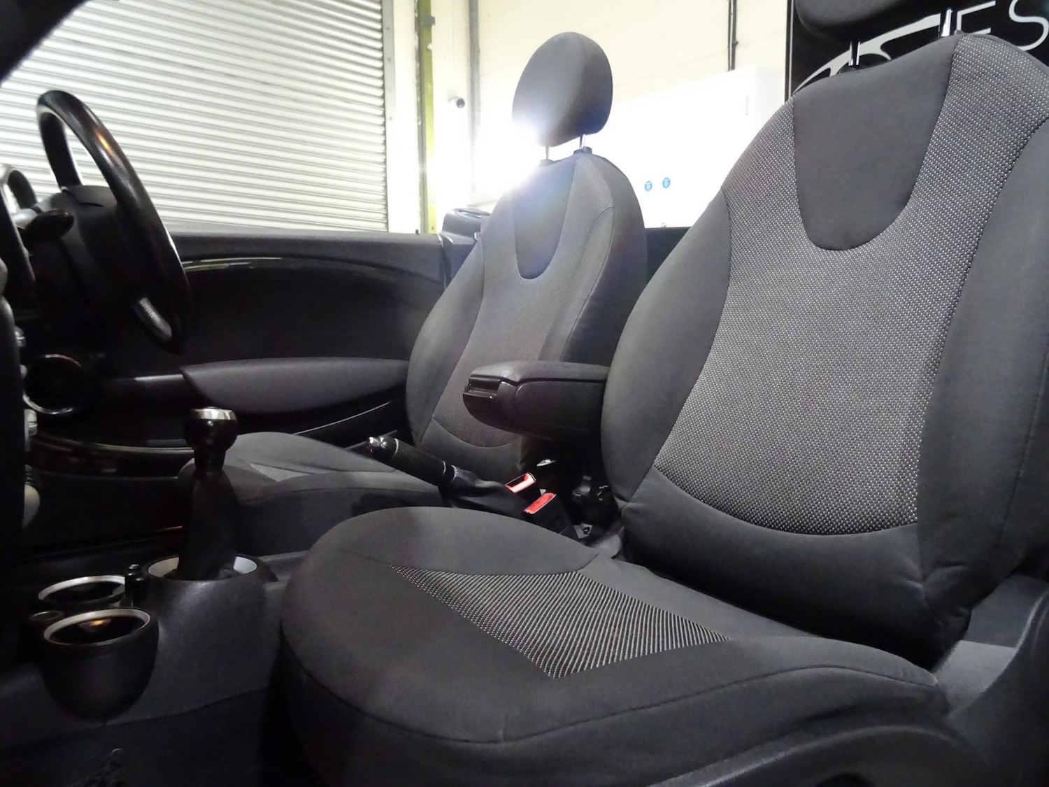 Used MINI Convertible 2010 for sale - 76374504: Photo 24