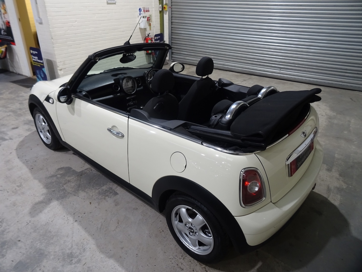 Used MINI Convertible 2010 for sale - 76374504: Photo 30