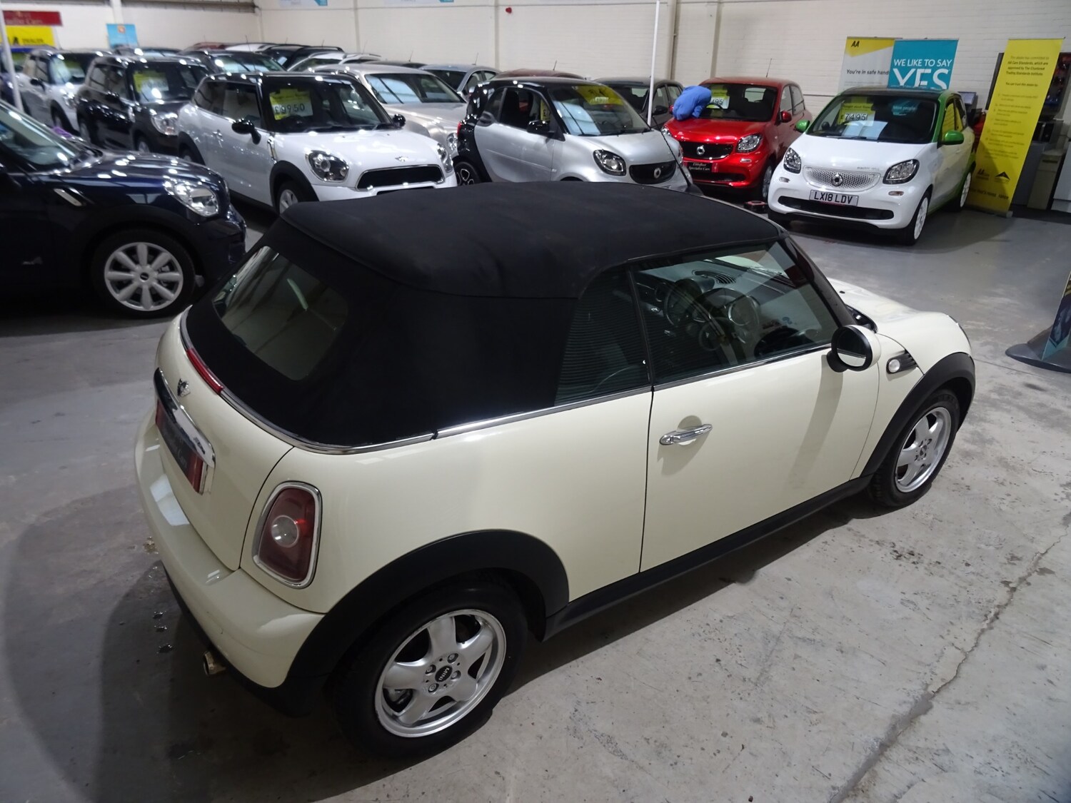 Used MINI Convertible 2010 for sale - 76374504: Photo 41