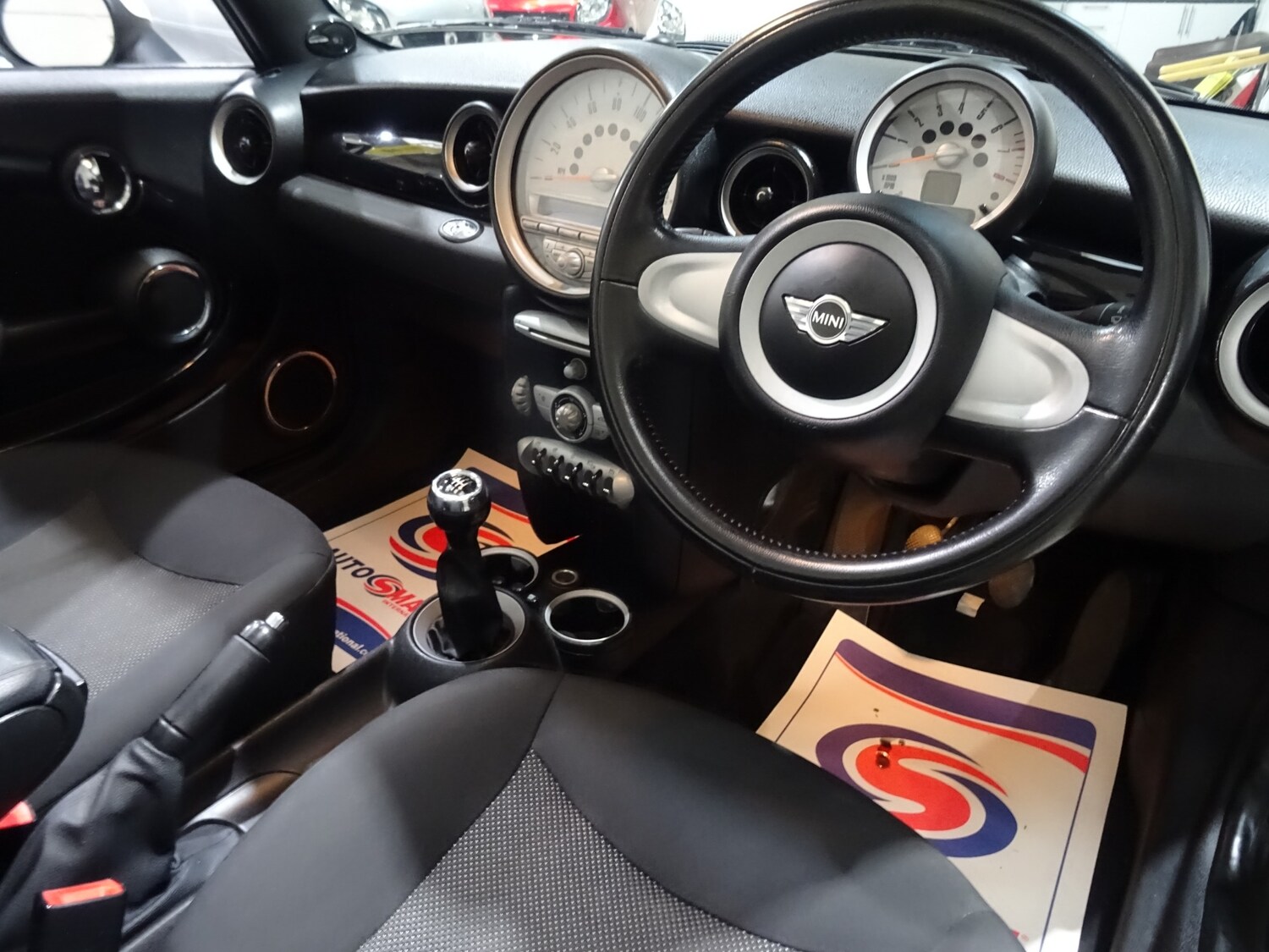 Used MINI Convertible 2010 for sale - 76374504: Photo 9