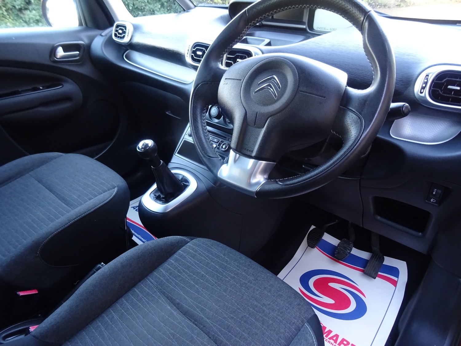 Used Citroen C3 Picasso 2016 for sale - 76791936: Photo 30