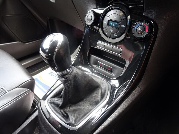 Used Ford Fiesta 2015 for sale - 74743431: Photo 24