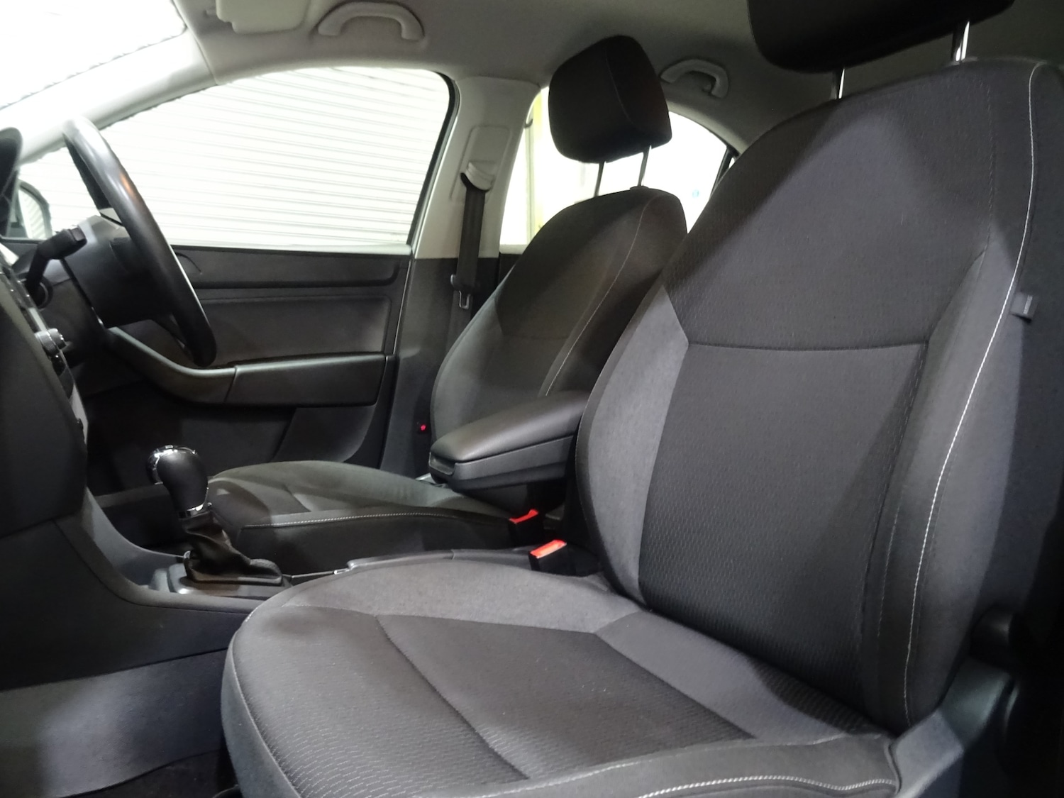 Used Skoda Rapid 2015 for sale - 76778110: Photo 2