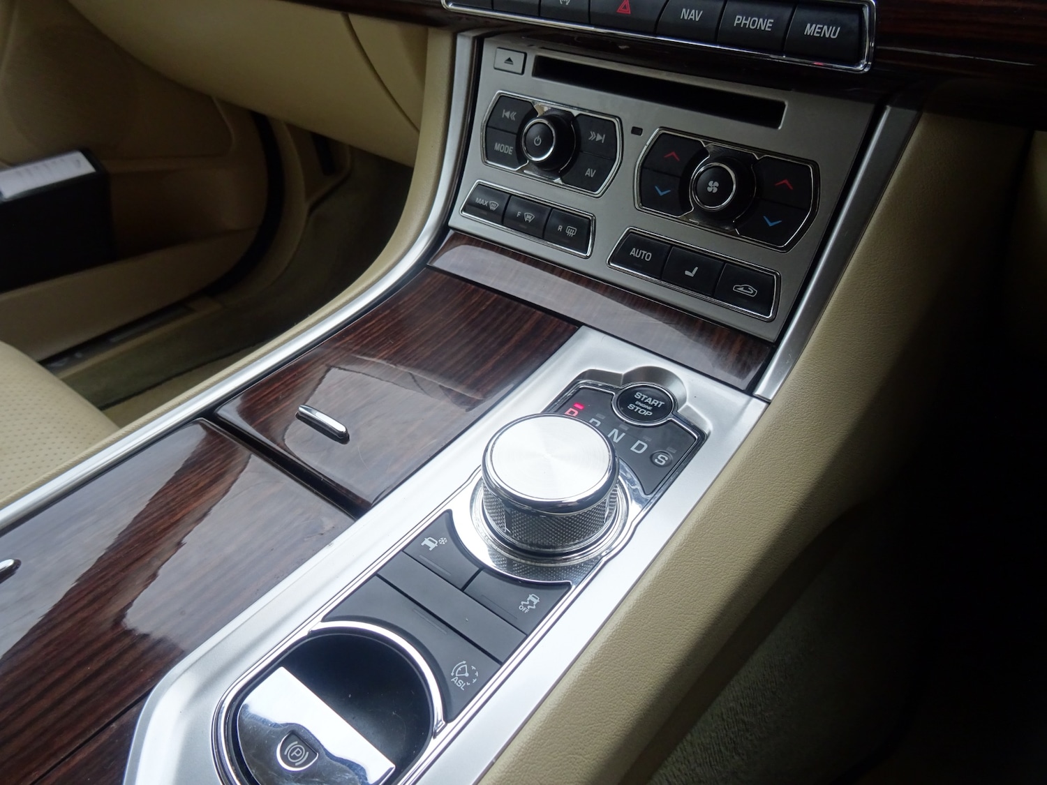 Used Jaguar XF 2015 for sale - 77198585: Photo 24