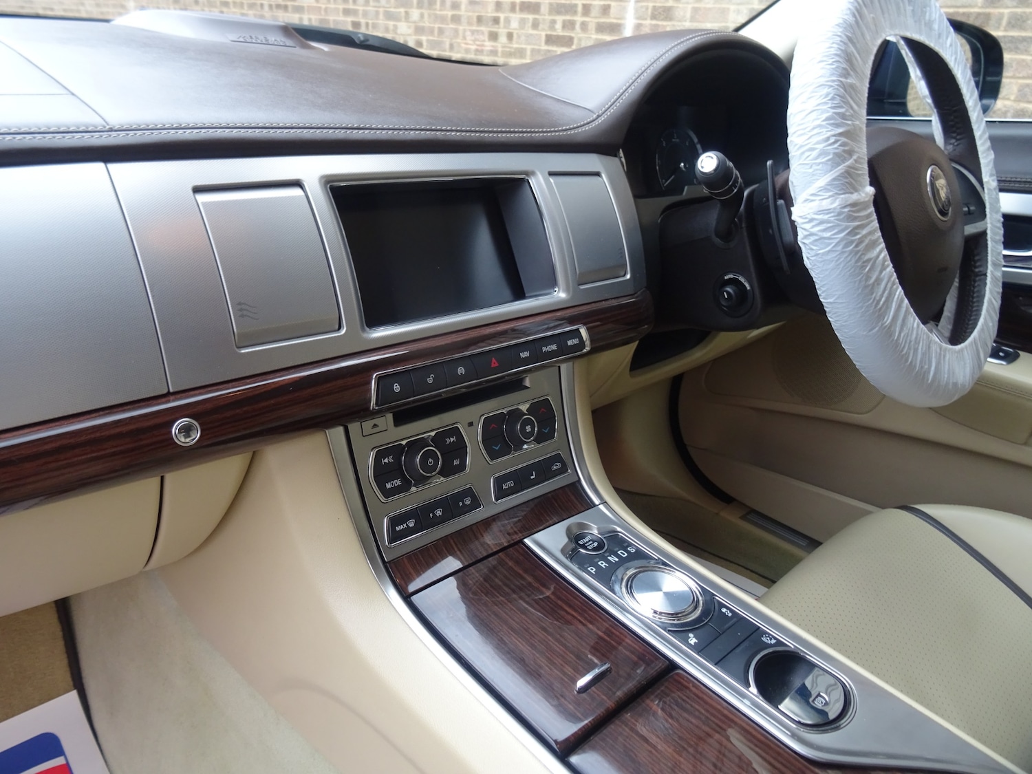 Used Jaguar XF 2015 for sale - 77198585: Photo 27