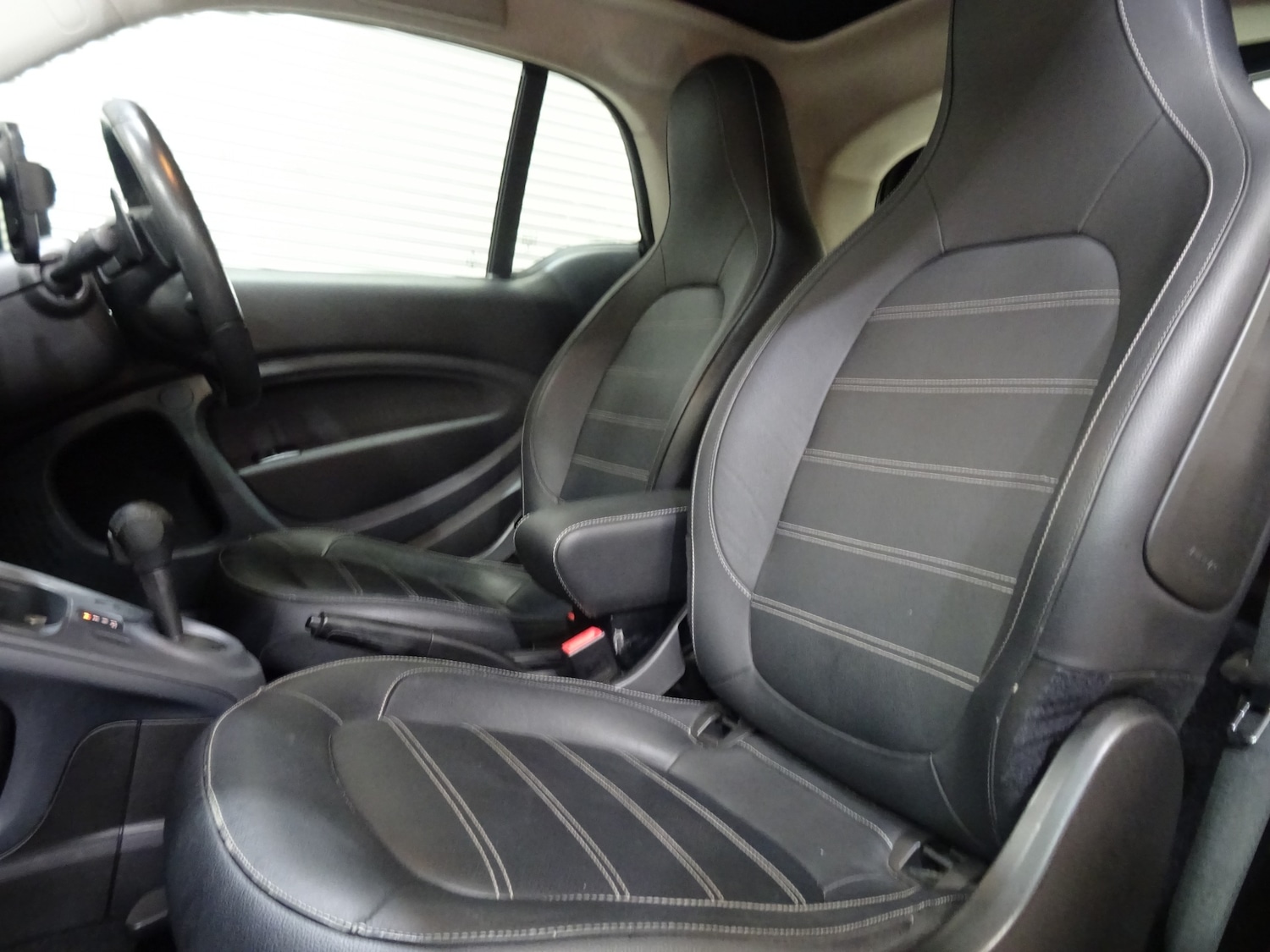 Used smart fortwo 2017 for sale - 77846120: Photo 2