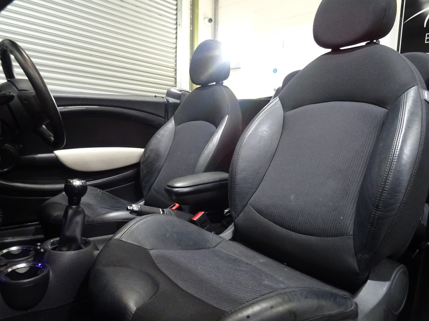 Used MINI Convertible 2013 for sale - 77675797: Photo 2