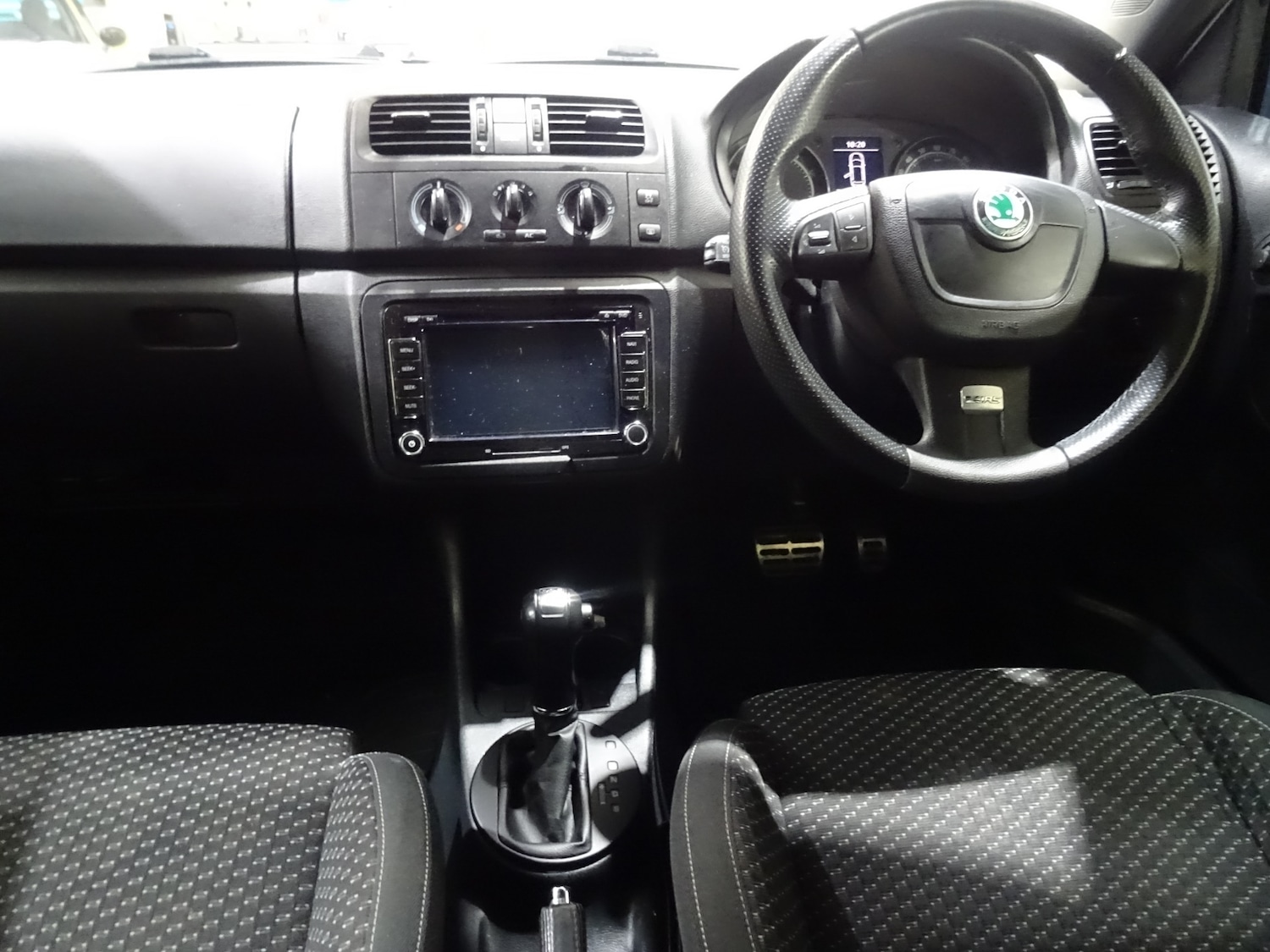 Used Skoda Fabia 2013 for sale - 77103717: Photo 2