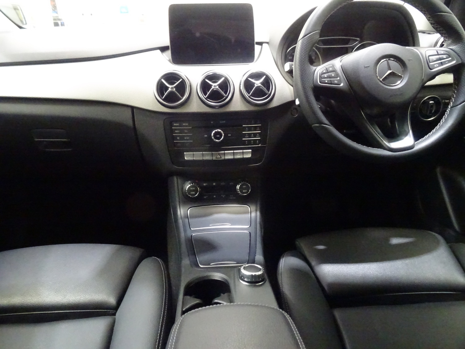 Used Mercedes-Benz B Class 2017 for sale - 77934458: Photo 2