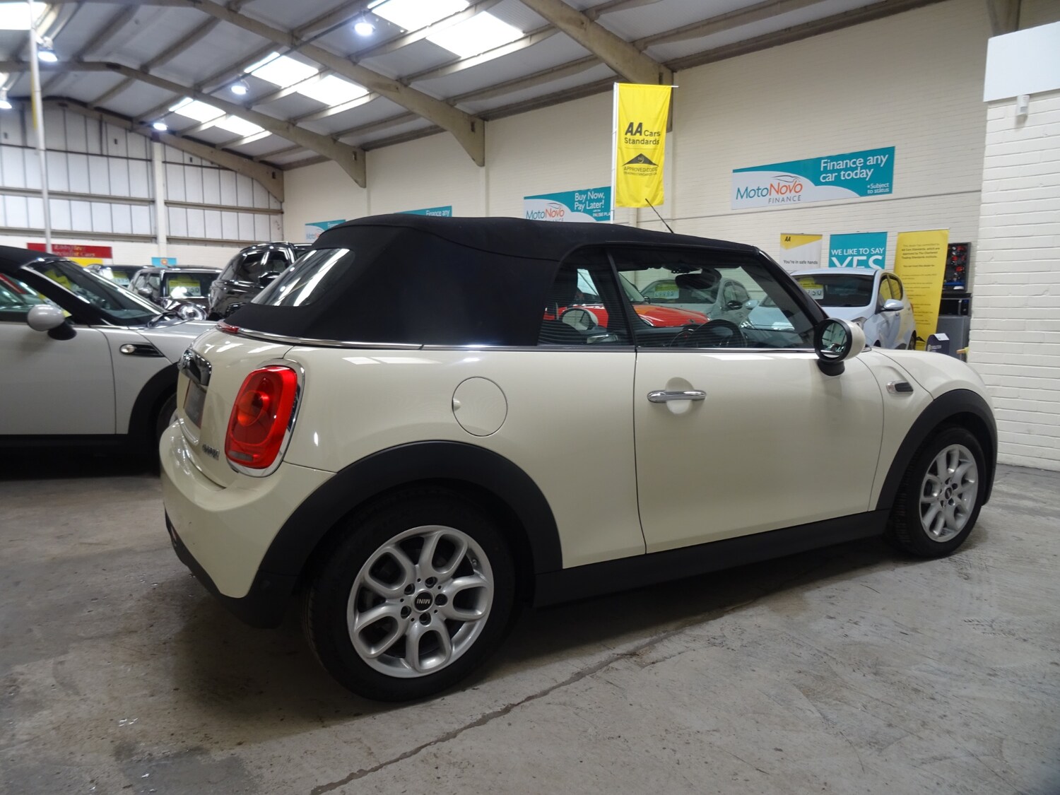 Used MINI Convertible 2017 for sale - 77934106: Photo 12