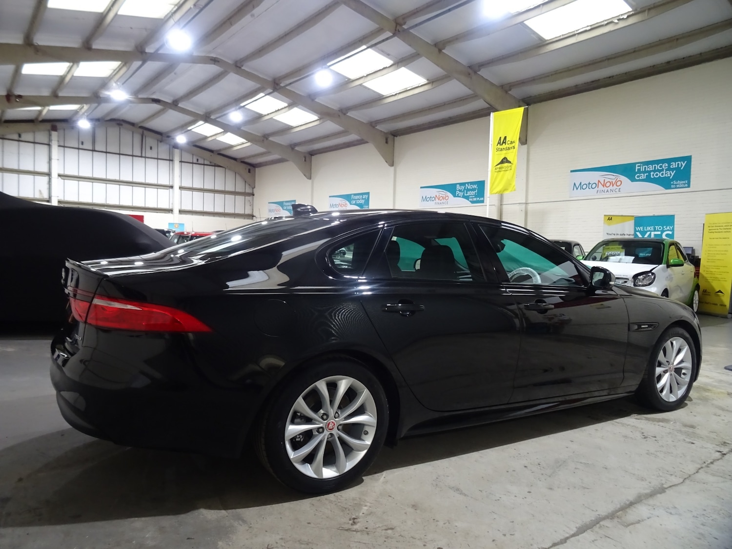 Used Jaguar XF 2015 for sale - 76428431: Photo 3