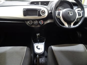 Used Toyota Yaris 2013 for sale - 77045990: Photo