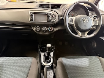 Used Toyota Yaris 2012 for sale - 79559428: Photo