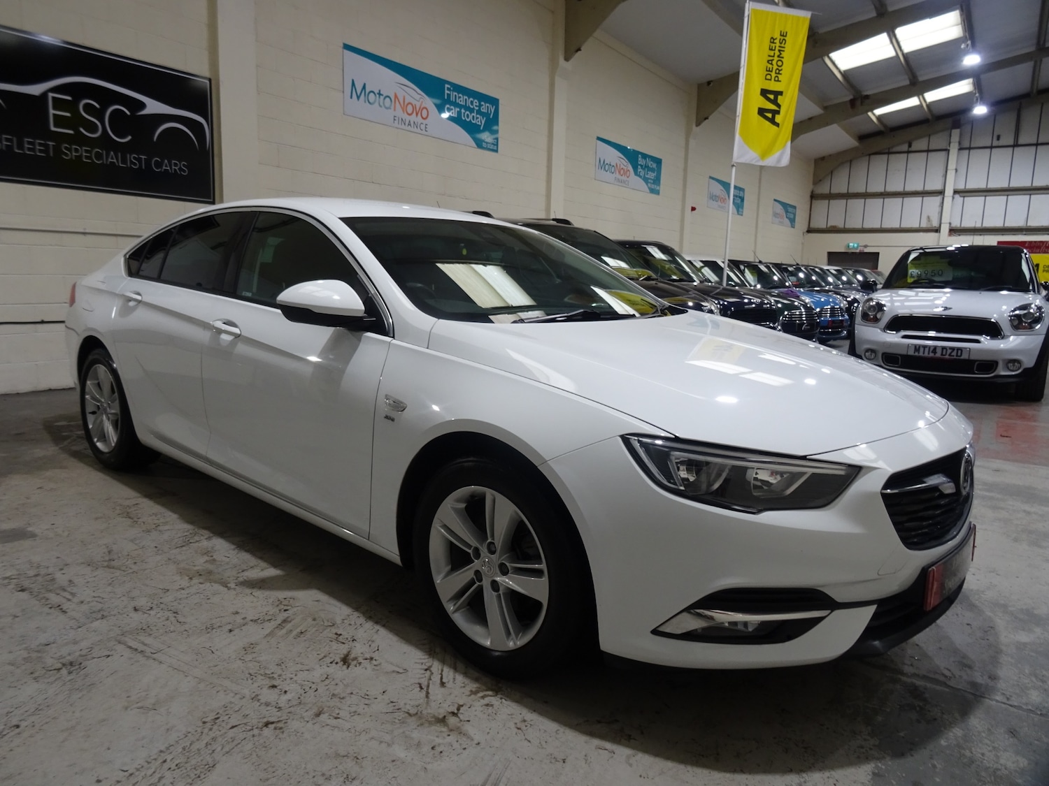 Used Vauxhall Insignia 2017 for sale - 76393478: Photo 1
