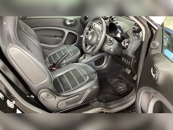 Used smart fortwo 2017 for sale - 76322163: Photo