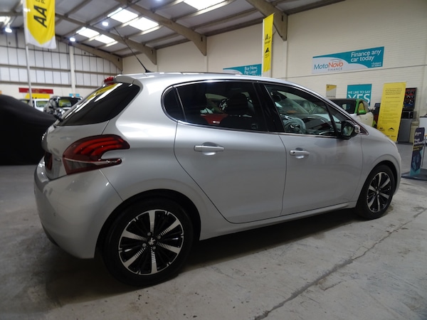 Used Peugeot 208 2016 for sale - 76091298: Photo 11