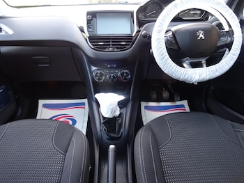 Used Peugeot 208 2016 for sale - 76091298: Photo 2