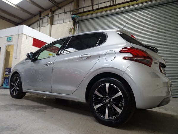 Used Peugeot 208 2016 for sale - 76091298: Photo 36
