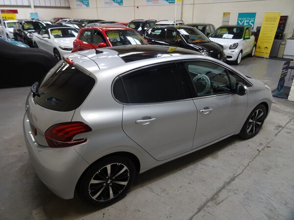 Used Peugeot 208 2016 for sale - 76091298: Photo 45