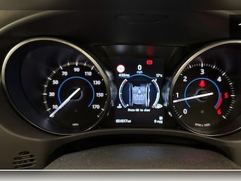 Used Jaguar XE 2017 for sale - 78594814: Photo